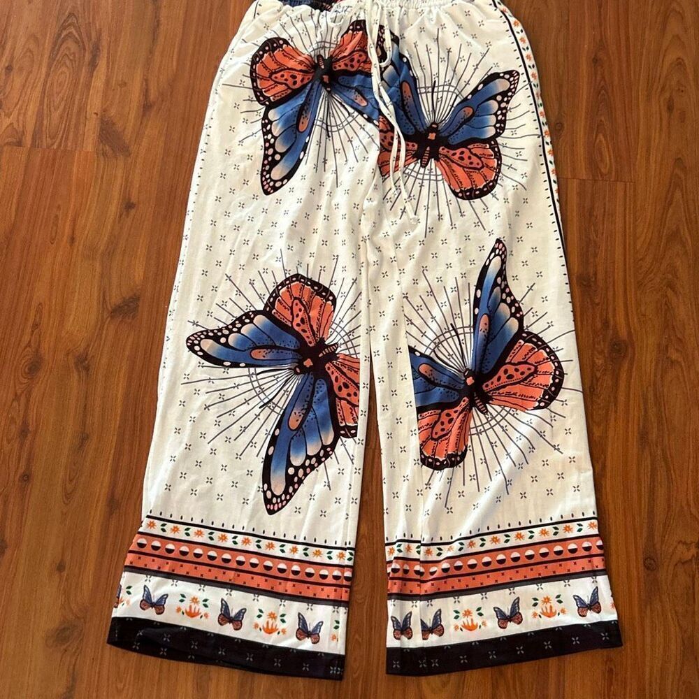 Butterfly Beige wide leg high waisted leg trousers, pants size M soft